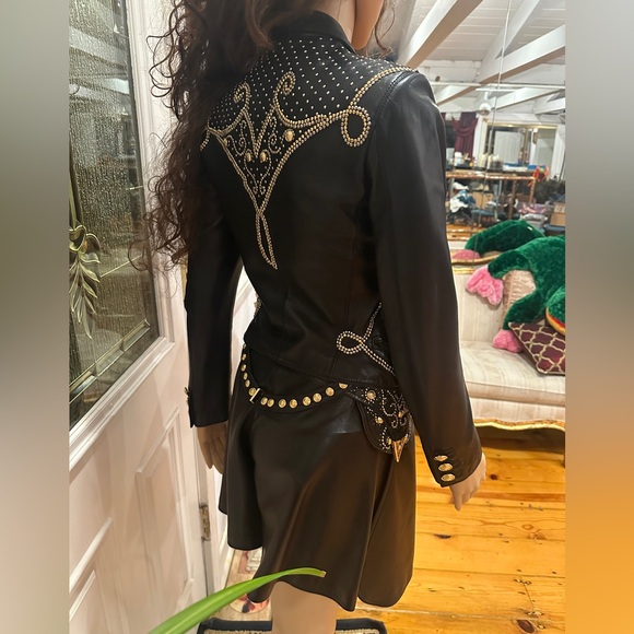 Genuine Versace vintage studded jacket and matching skort. Black&Gold Size 8. - Picture 4 of 6
